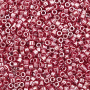 Perles Miyuki delicas 11/0 Opaque luster cadillac red DB-1564