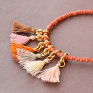 Sets d'inspiration Ambiance automnale : bijoux avec de petits pompons