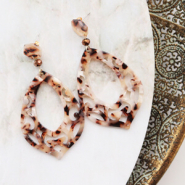 Sets d'inspiration Réaliser des boucles d'oreilles XXL avec des pendentifs en résine