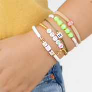 Sets d'inspiration Bracelets pour l’été avec les incontournables perles lettres acryliques et signes du zodiaque