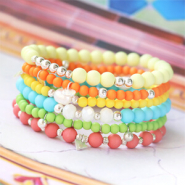 Sets d'inspiration Inspiration de bracelets estivaux confectionnés avec des perles acryliques 