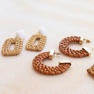 Sets d'inspiration Découvrir les breloques et les boucles d'oreilles en rotin