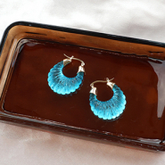 Sets d'inspiration Combiner le style avec des boucles d'oreilles en résine