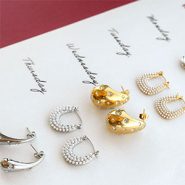 Sets d'inspiration Découvrez notre nouvelle collection de boucles d'oreilles en acier inoxydable