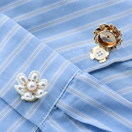 Sets d'inspiration Mixez et associez les cache-boutons pour chaque blouse et blazer