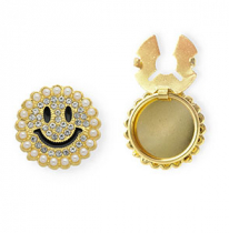  Cache-boutons souriant