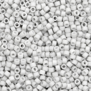 Perles Miyuki delicas 11/0 Opaque matte light smoke grey DB-1518