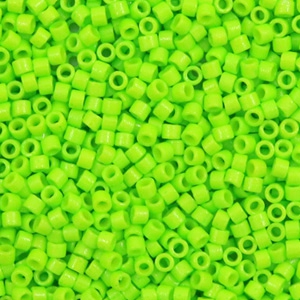 Perles Miyuki delicas 11/0 Duracoat opaque dyed kiwi green DB-2121