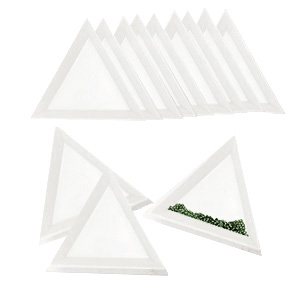 Pr&eacute;sentoir bijoux pots triangles &agrave; perles blanc