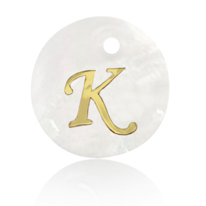 Pendentifs coquillage specials lettre K Dor&eacute;-blanc (couleur naturelle)