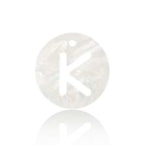 Pendentifs coquillage specials lettre K Blanc (couleur naturelle)