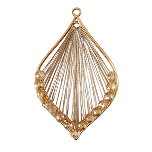 Pendentifs au crochet avec fil macram&eacute; et perles &agrave; facettes goutte Dor&eacute;-champagne m&eacute;tallique