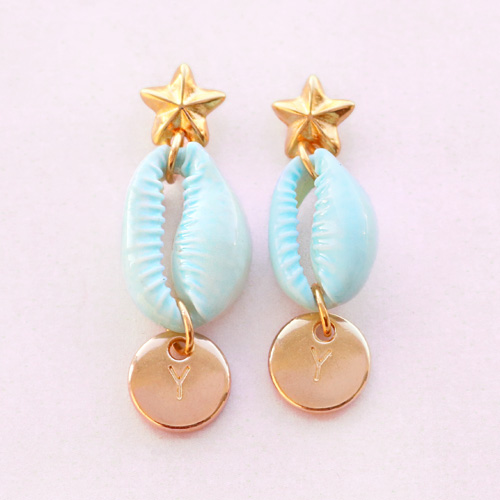 Bijoux tropicaux avec coquillages Cauri