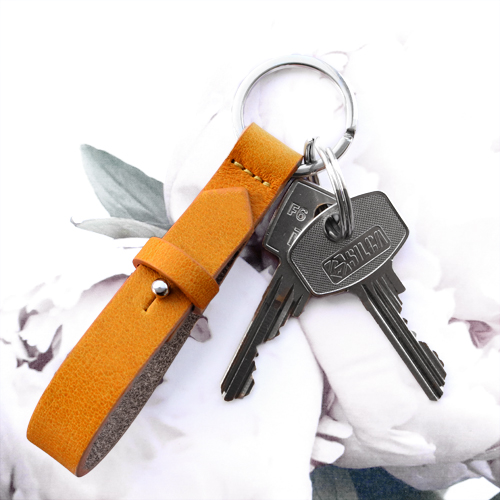 Vous pouvez confectionner ces diff&eacute;rents designs avec les porte-cl&eacute;s Cuoio :