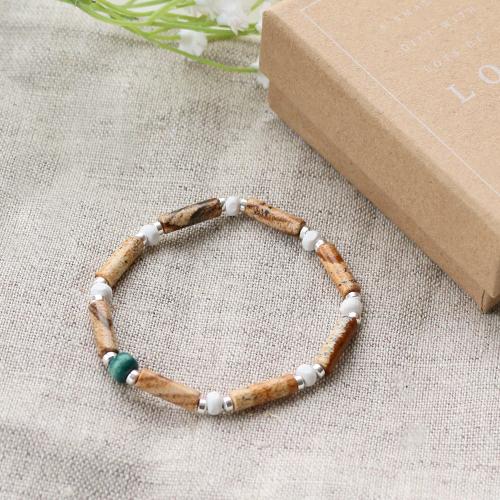 Lancez-vous avec les perles en bois et confectionnez de superbes bracelets
