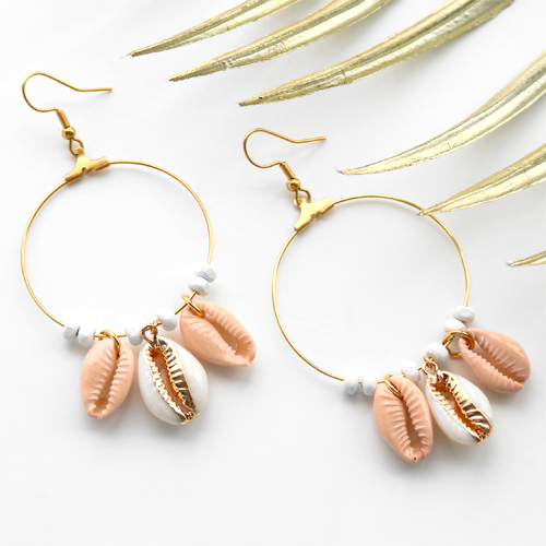 Voici comment confectionner des bijoux d&rsquo;&eacute;t&eacute; avec nos perles coquillage :