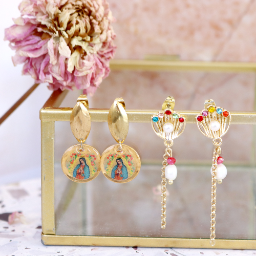 Ces boucles d&rsquo;oreilles tr&egrave;s tendance peuvent &ecirc;tre confectionn&eacute;es avec les appr&ecirc;ts de boucles d&rsquo;oreilles en m&eacute;tal DQ + acier inox :
