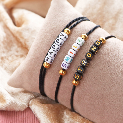 Lancez-vous avec nos nouvelles perles lettres acryliques et perles en c&eacute;ramique : 