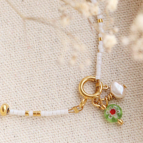 Voici comment confectionner des bijoux hauts en couleur avec les magnifiques perles Millefiori : 