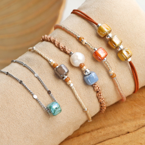 Ensemble d&rsquo;inspiration pour la confection d&rsquo;&eacute;l&eacute;gants bijoux avec des perles cubes en c&eacute;ramique DQ grecque