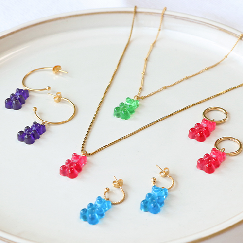Inspiration pour la confection de bijoux color&eacute;s avec des pendentifs gummy bear
