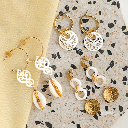 Ainsi vous cr&eacute;ez une collection de bijoux avec des pendentifs coquillage