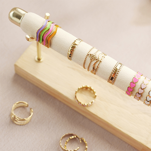 Pr&eacute;sentoirs &agrave; bijoux complets avec diverses bagues