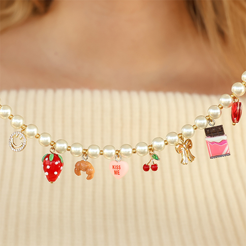 Cr&eacute;ez des d&eacute;corations de sac enjou&eacute;es avec des breloques de No&euml;l en r&eacute;sine 