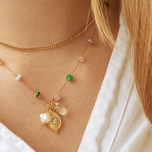 Cr&eacute;ez une collection &eacute;l&eacute;gante avec des appr&ecirc;ts en acier inoxydable jaseron avec pierres