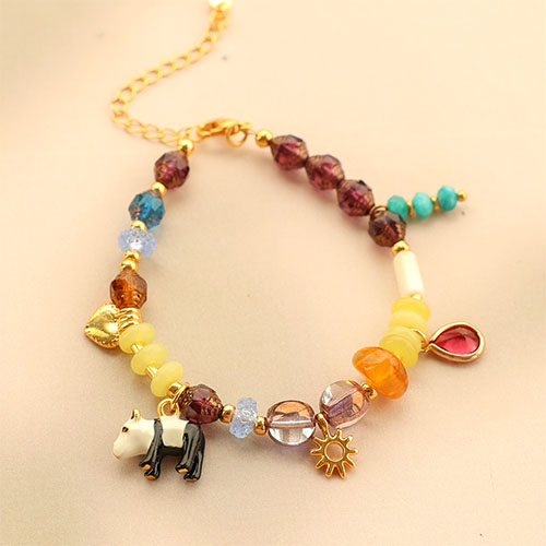 Cr&eacute;ez vos propres bijoux avec des perles press&eacute;es tch&egrave;ques