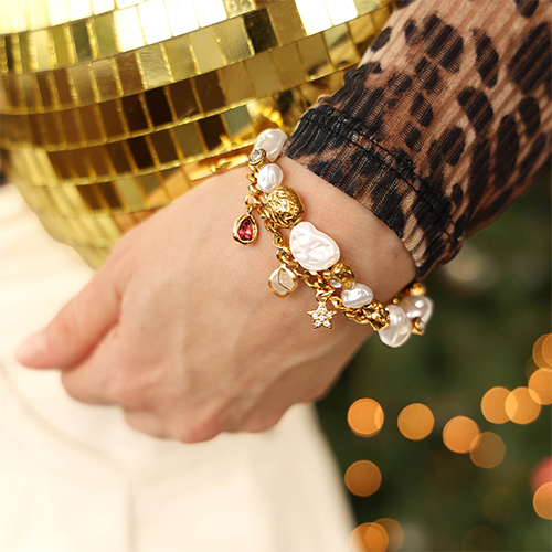 Moment d'inspiration avec des perles et breloques en acier inoxydable