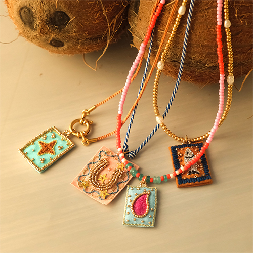 Inspiration avec des breloques en tissu et les cartes &agrave; bijoux BY31&reg; 