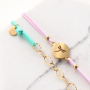 &Agrave; court d&rsquo;inspiration ? Voici comment confectionner des bracelets super tendance en fil &eacute;lastique :