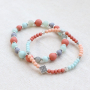 Voici comment confectionner de superbes bracelets avec nos perles acryliques : 