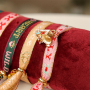 Cr&eacute;ez des bracelets et cadeaux festifs avec le ruban BY31&reg; & des grelots