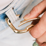 Cr&eacute;er des bijoux statement avec de grands fermoirs en m&eacute;tal 