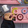 Cr&eacute;er des colliers et des bracelets avec des perles en acrylique et des planches