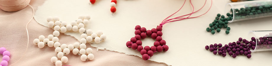 Vient d&rsquo;arriver: perles acrylique color&eacute;es